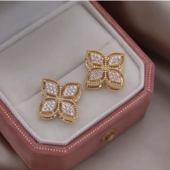 Venetian Princess Gold Leaf Elegant Gold Floral Earrings - Picture 1 of 5